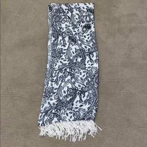 Beautiful Black & White Paisley Pashmina